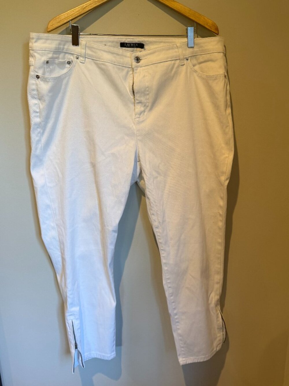 Lauren Ralph Lauren Premium Skinny Cropped White Jeans.  SIze 18W